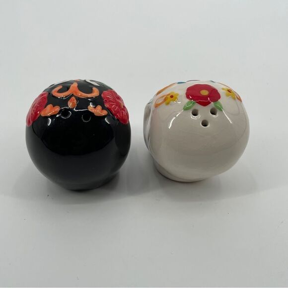 Day of the Dead Sugar Skull Salt & Pepper Shakers - Picture 5 of 6